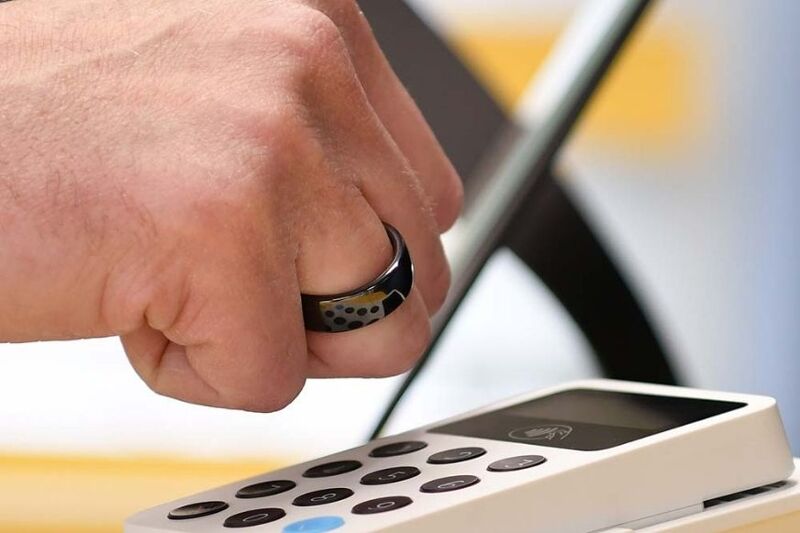 You can see how to pay with the McLear NFC ring.